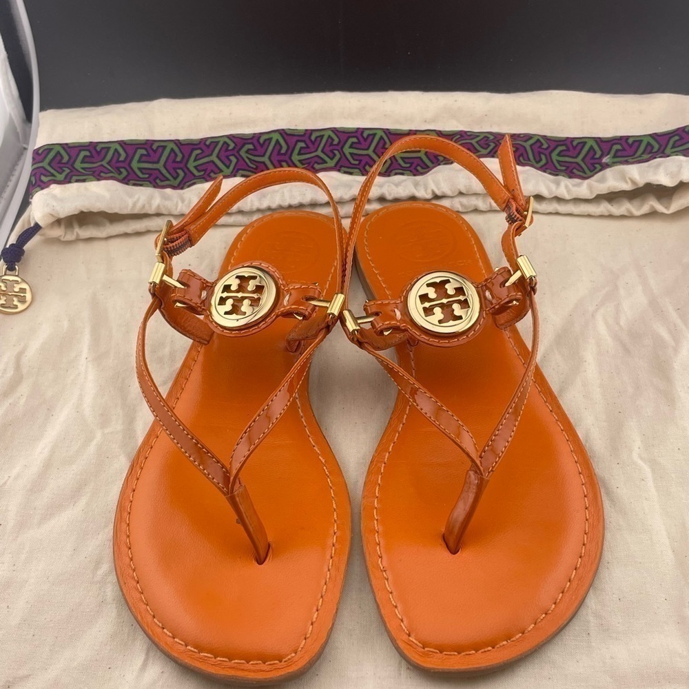 TORY BURCH Ali orange patent leather gold logo detail flat sandals 6M‌‌‌‌‌‌‌‌‍‍‍